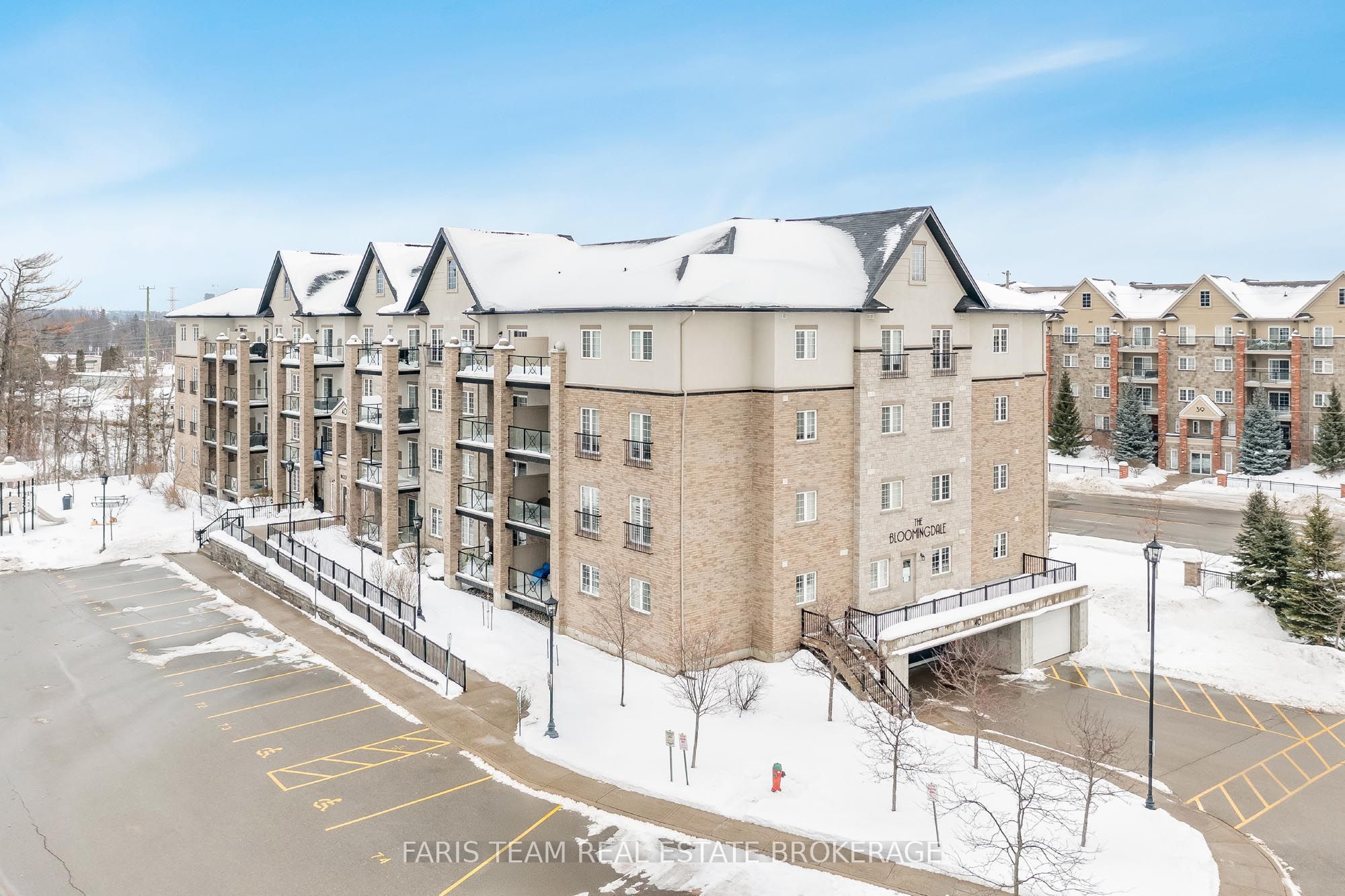 210-40 Ferndale Drive S, Barrie, ON, L4N 2L3