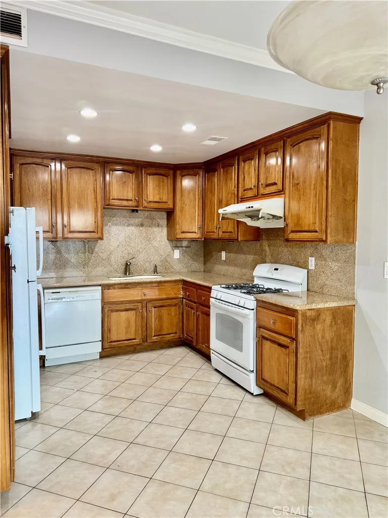 Additional image 47 of 996 W Huntington Dr Unit D, Arcadia, CA 91007