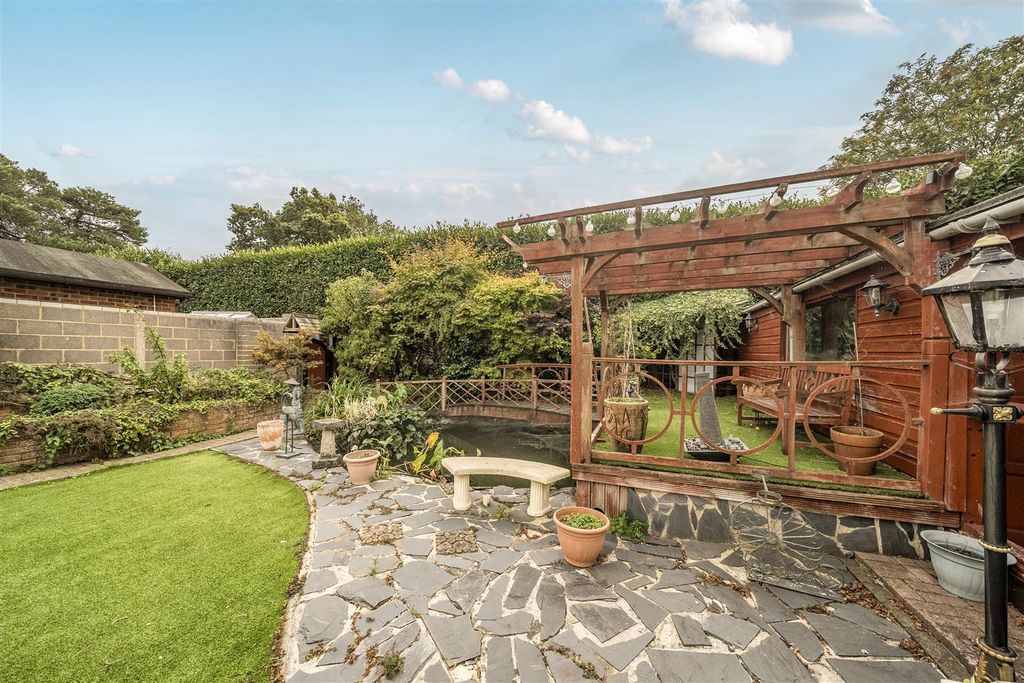 Additional image 14 of 2 bed detached bungalow for saleHeckford Road, Corfe Mullen, Wimborne BH21