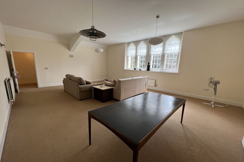 2 bed flat for saleSarno Square, Abergavenny NP7 photo 4