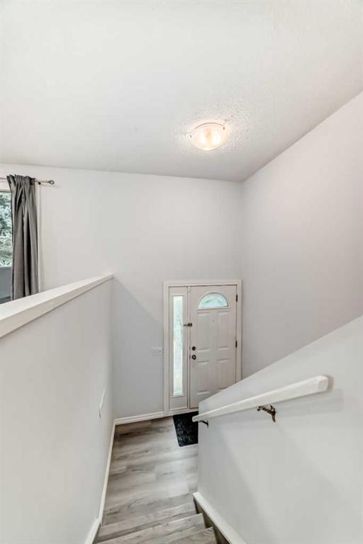Additional image 3 of 81 Bearberry Close NW, Calgary, AB, T3K 1R4