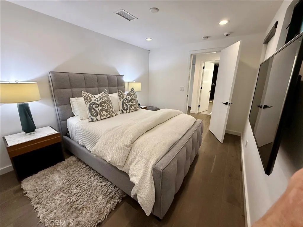 Additional image 104 of 116 W Channel Islands Boulevard, Oxnard, CA 93035