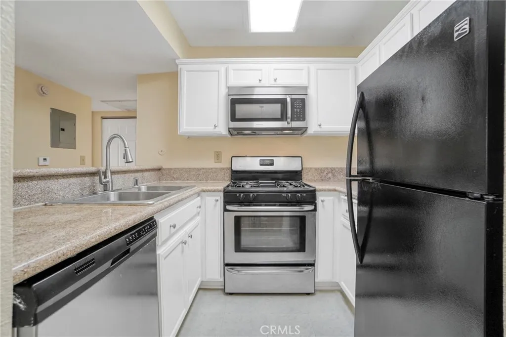 Additional image 32 of 5325 Newcastle Avenue Unit 240, Encino, CA 91316