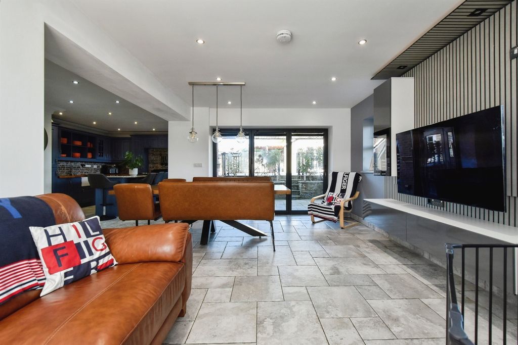 Additional image 12 of 4 bed detached house for saleThe Oaks, Quakers Yard, Treharris CF46