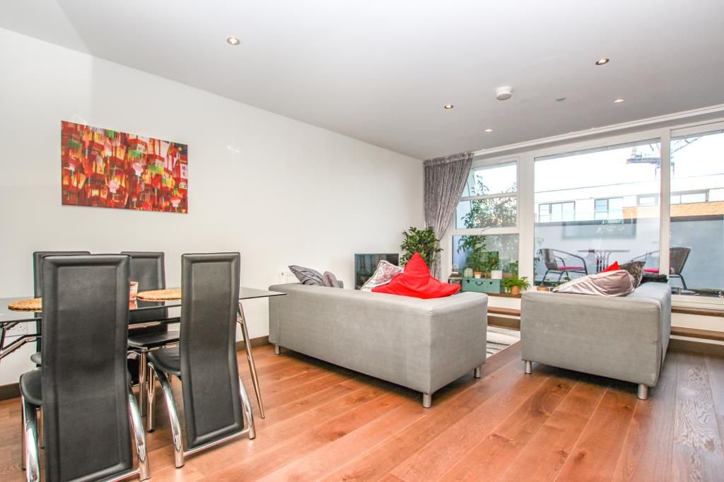 Additional image 4 of 3 bed flat for saleStunning Rivervside Apartment - Fletton Quays, Peterborough PE2