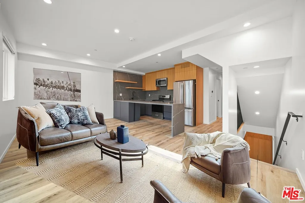 Additional image 2 of 849 N Mariposa Unit 1/2, Los Angeles, CA 90029