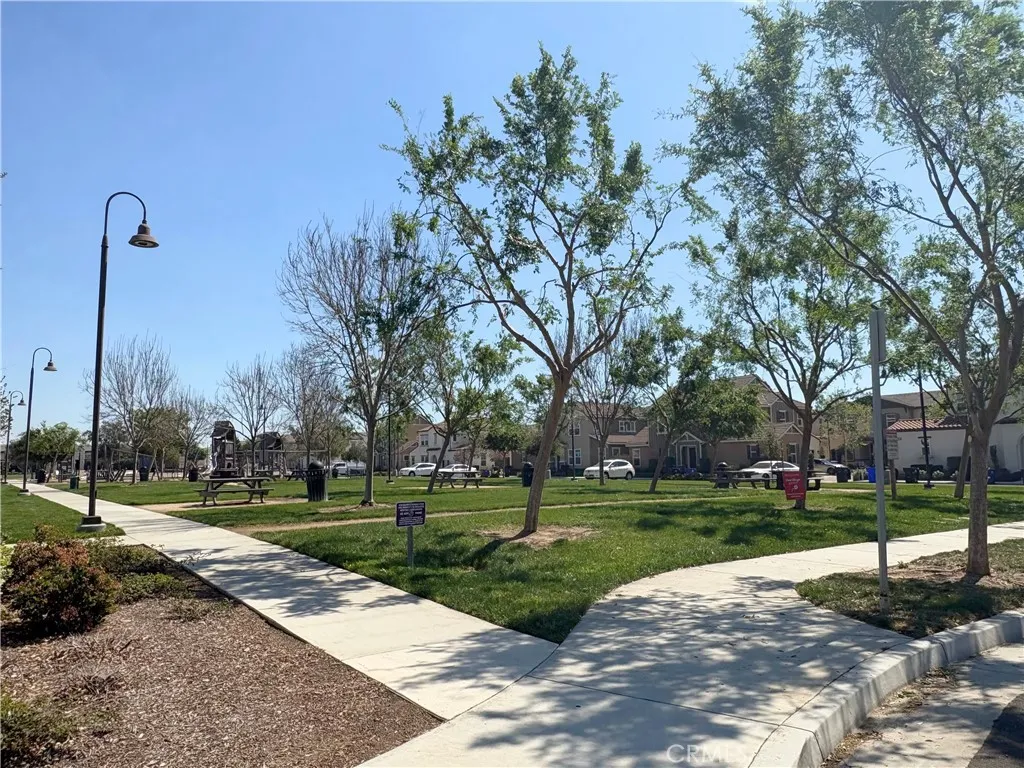 2848 E Berry Loop Privado, Ontario, CA 91761