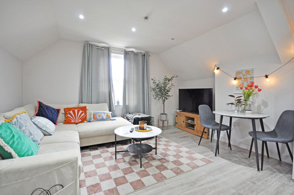 Additional image 4 of 2 bed flat for saleLuxury Top Floor Apartment, Caerau Road, Newport NP20