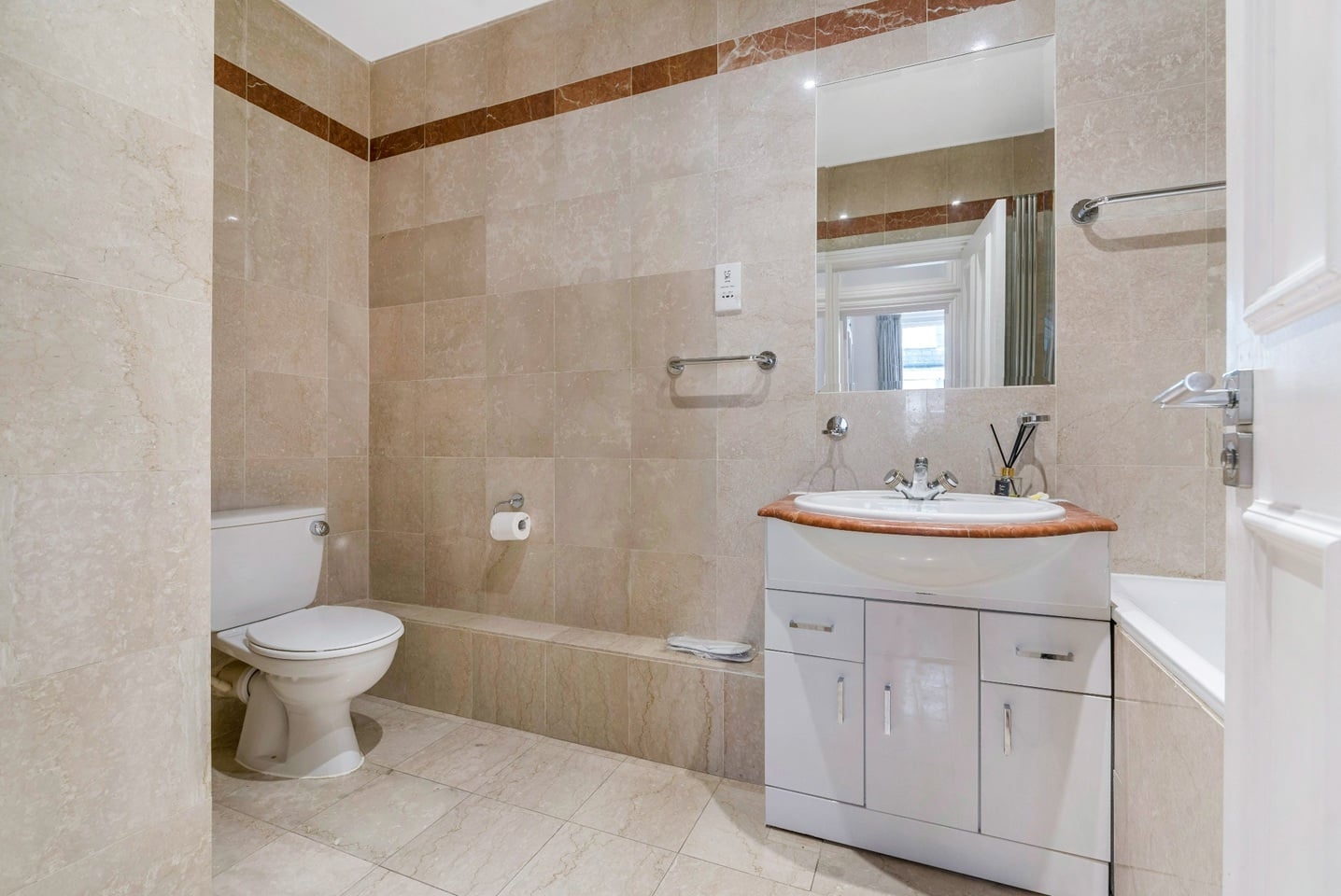 Additional image 9 of 3 Bed Flat, Berkeley St, W1J, N1 7GU