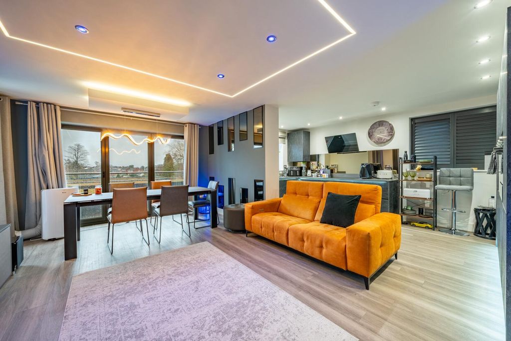2 bed flat for saleNicker Hill, Keyworth, Nottingham NG12 photo 3