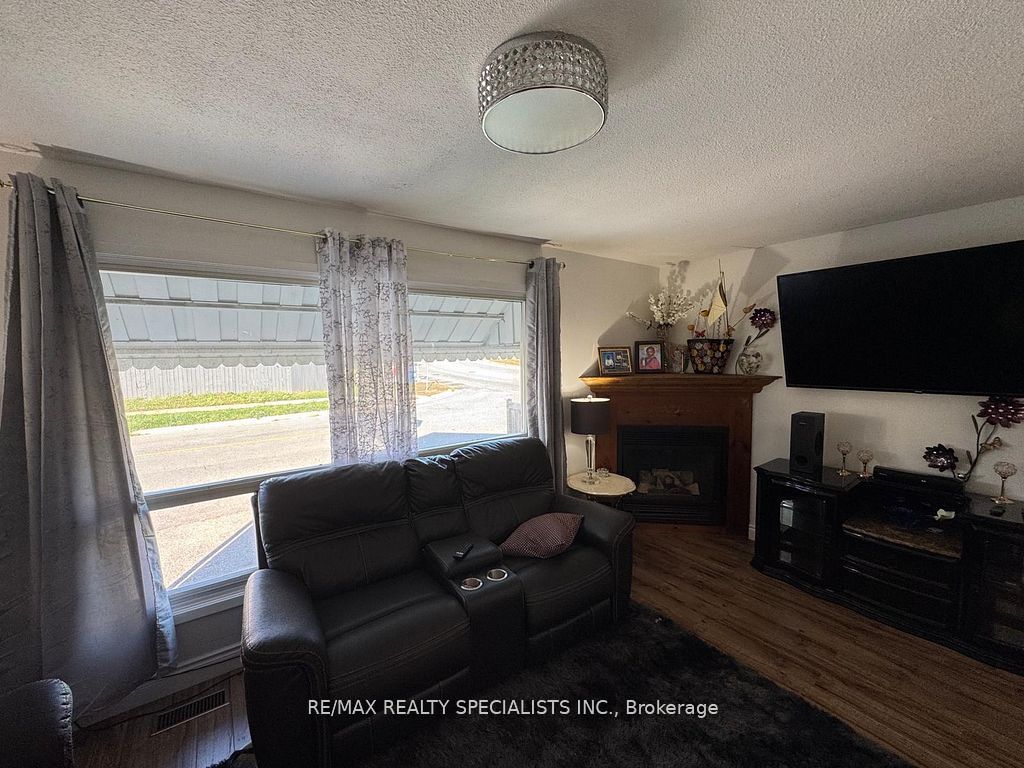 Additional image 4 of 19 Helena Court, Brampton, ON, L6S 2N4