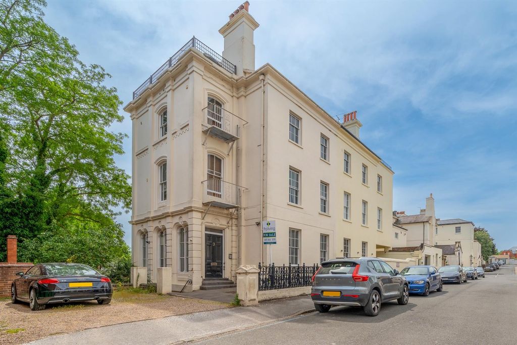 2 bed flat for saleWestern Terrace, The Park NG7