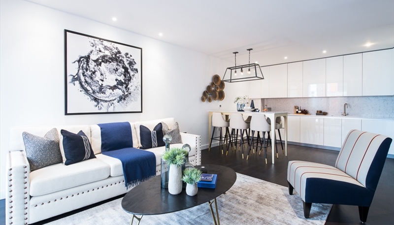 3 Bed Flat, Charles Clowes Walk, SW11, N1 7GU