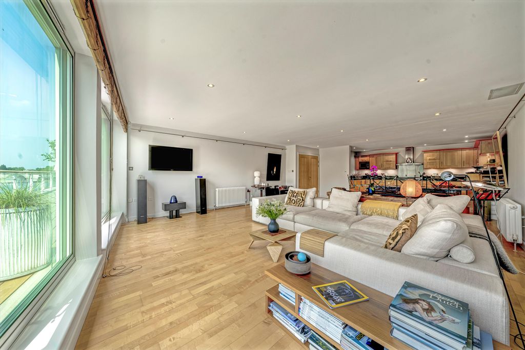 Additional image 4 of 3 bed flat for salePetersham Road, Richmond TW10