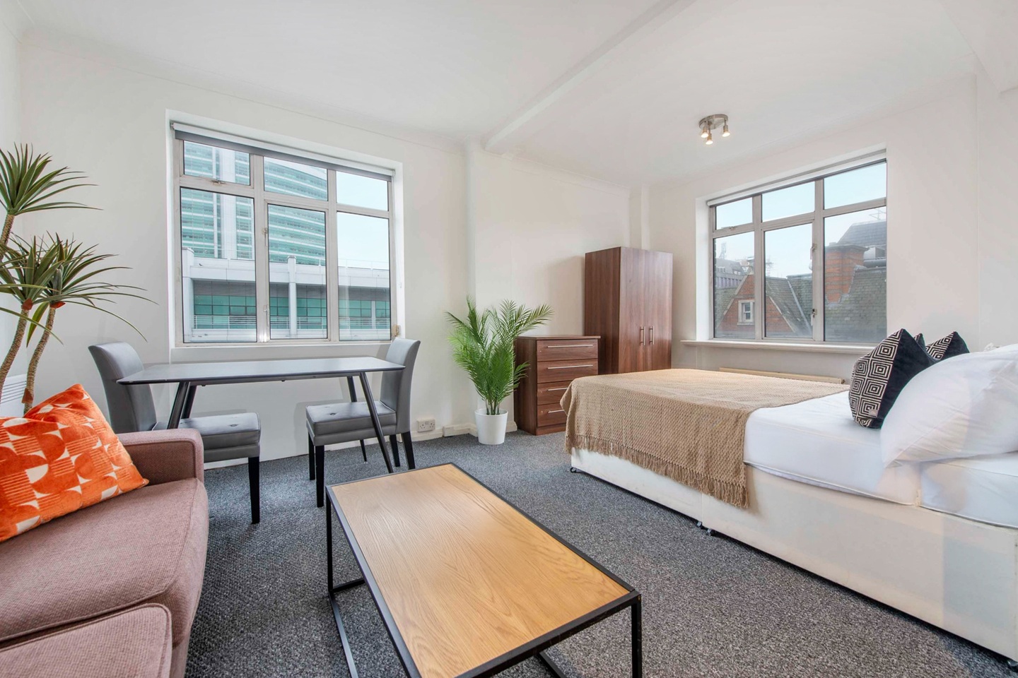 Studio Flat, Warren Court, NW1, N1 7GU