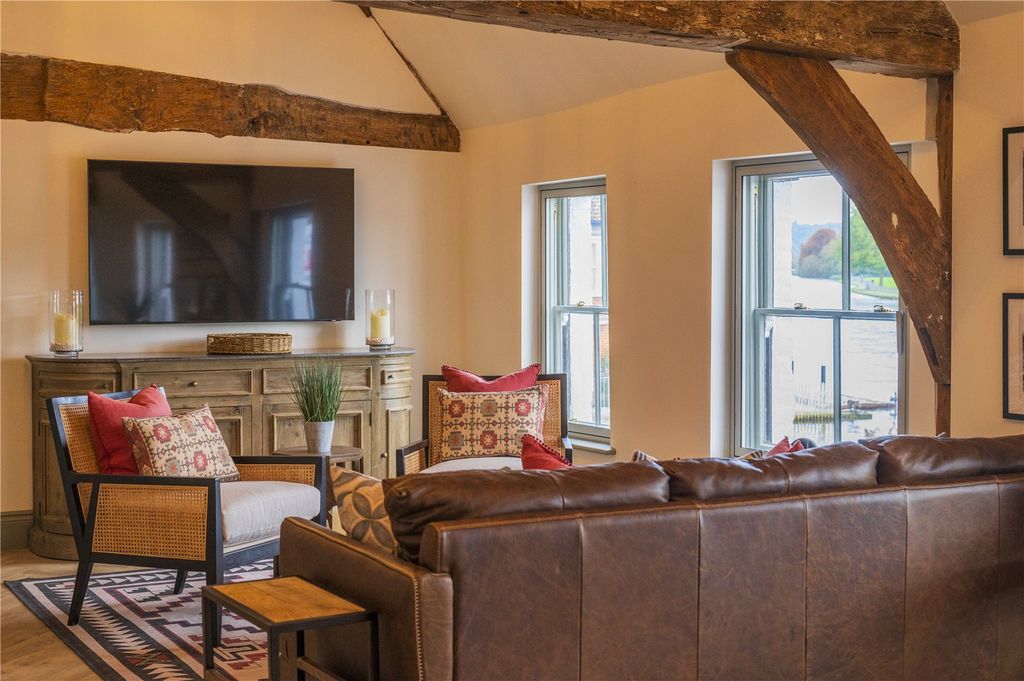Additional image 7 of 2 bed flat for saleThameside, Henley-On-Thames, Oxfordshire RG9