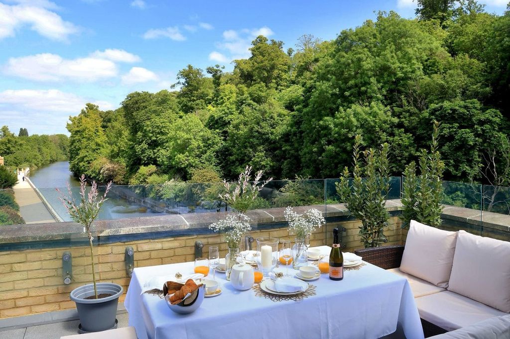 Additional image 2 of 4 bed flat for saleGlen Island, Taplow, Buckinghamshire SL6