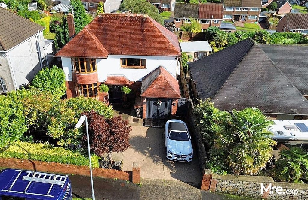 5 bed detached house for saleGilfach Road, Neath SA10