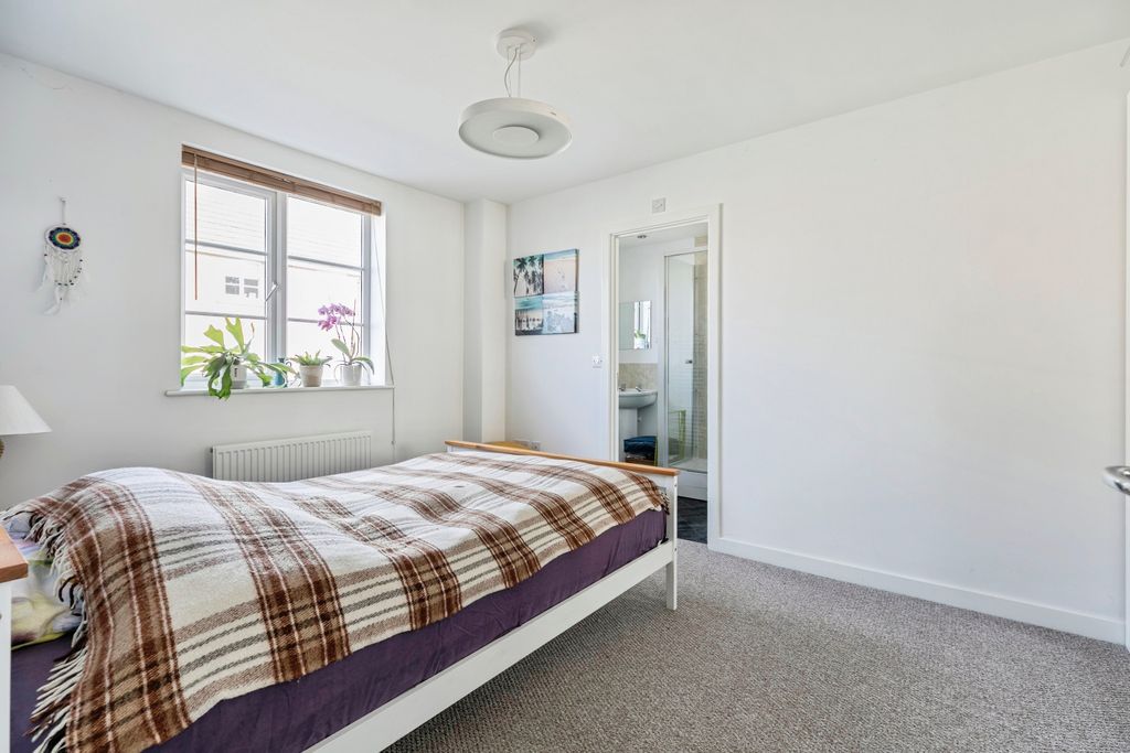 Additional image 6 of 2 bed flat for saleMolyneux Square, Peterborough PE7