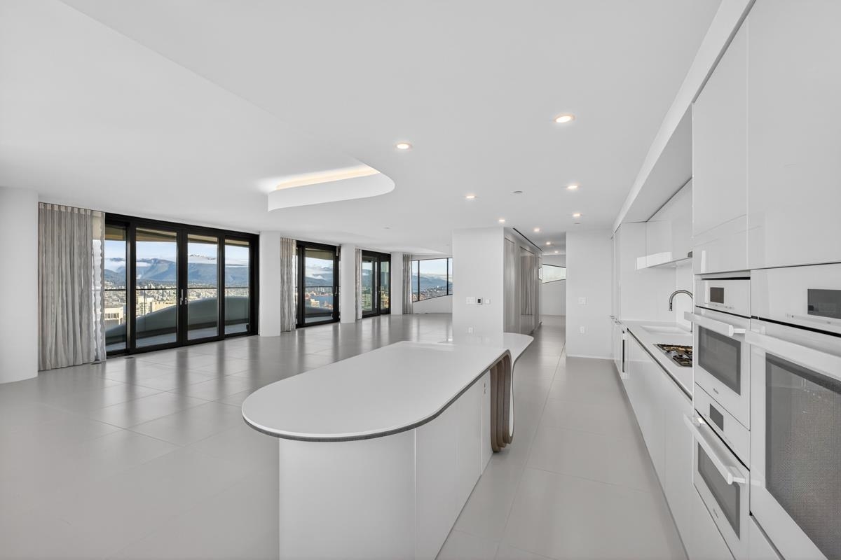 Additional image 3 of 5302-1033 Nelson St , Vancouver, BC, V6E 0E5