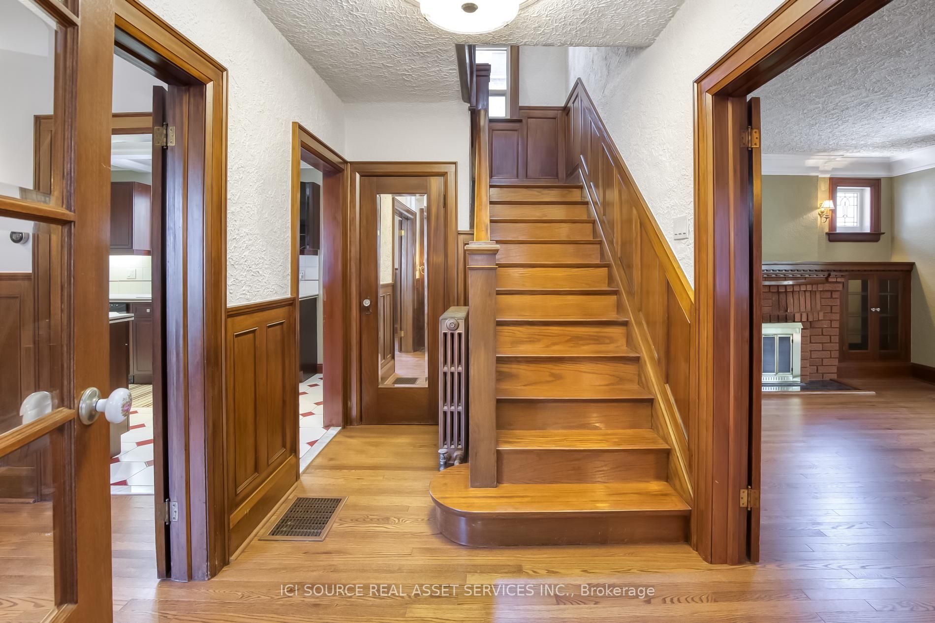 Additional image 6 of Upper-34 Rusholme Drive, Toronto, ON, M6J 3J9