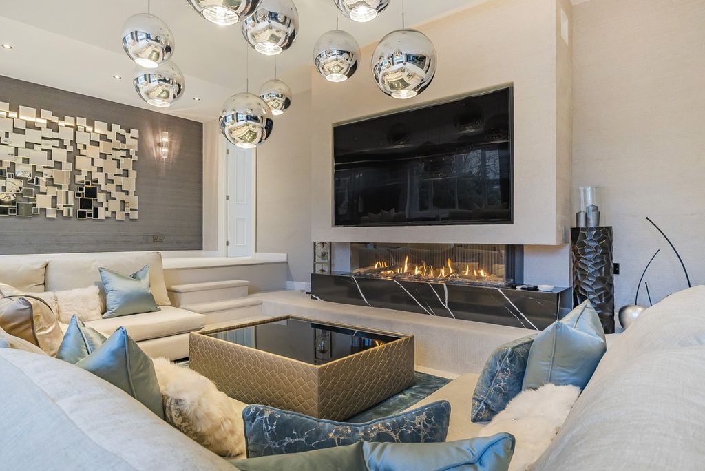 7 bed detached house for saleLing Lane, Leeds LS14