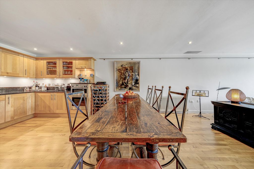 Additional image 7 of 3 bed flat for salePetersham Road, Richmond TW10