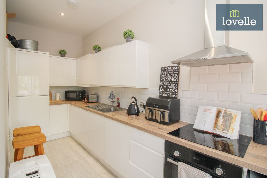 2 bed flat for saleWelholme Avenue, Grimsby DN32 photo 3