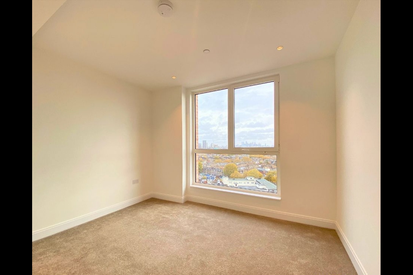 Additional image 4 of 3 Bed Flat, Gasholder Place, SE11, N1 7GU