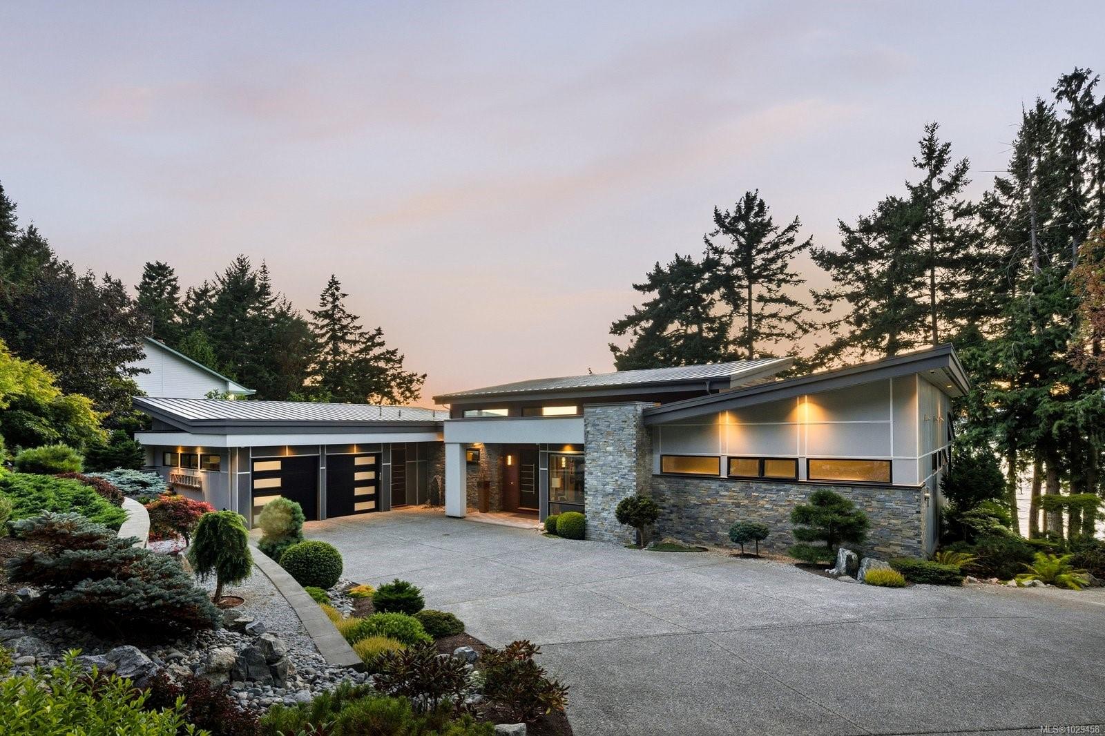 568 Lands End Road, North Saanich, BC, V8L 5K9