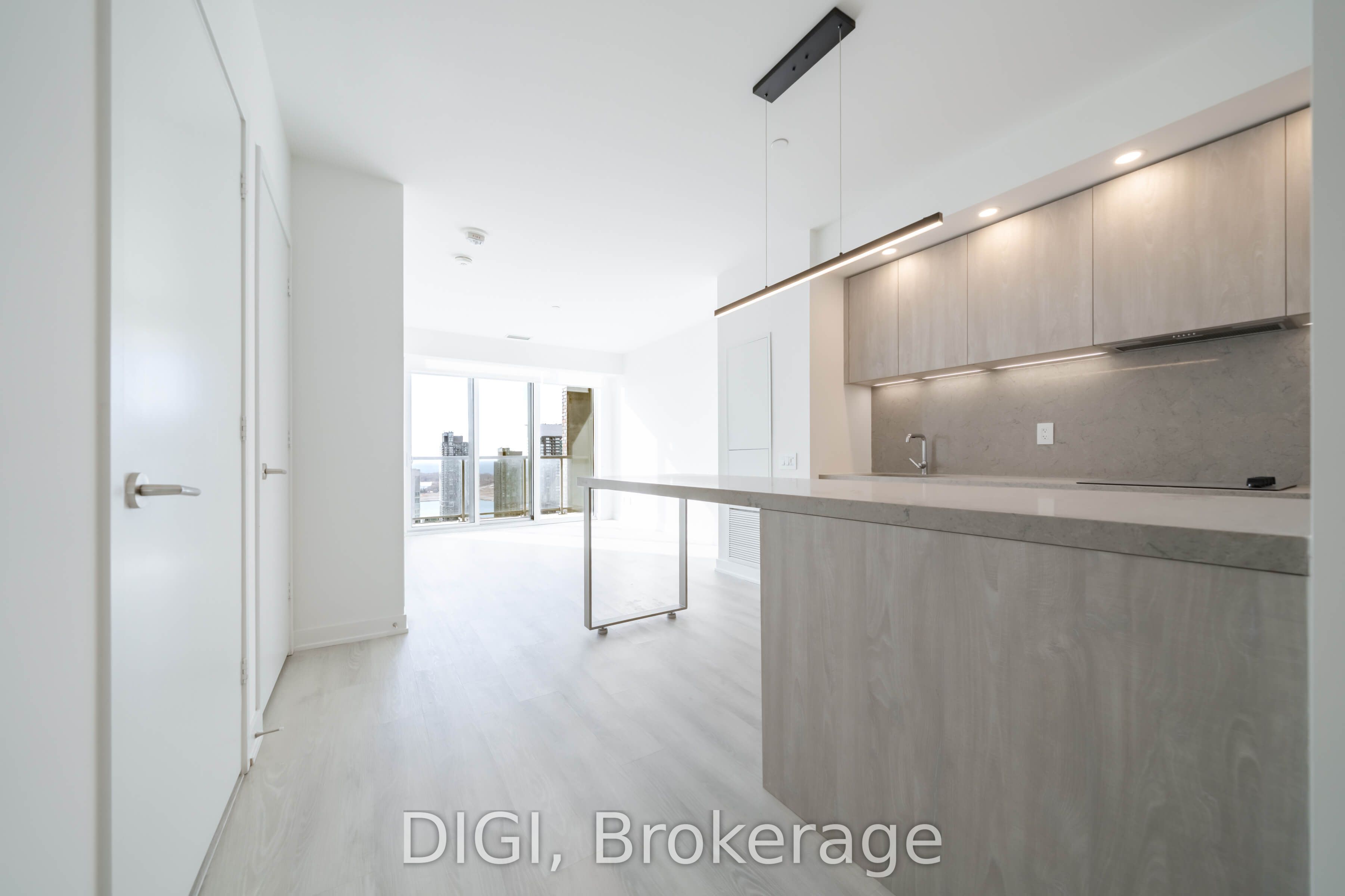 3604-57 Spadina Avenue, Toronto, ON, M5V 0T9