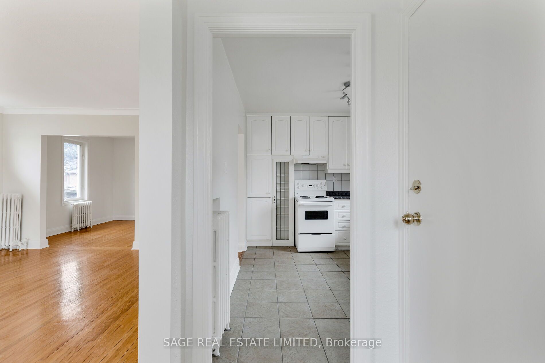 Additional image 4 of Main-71 Royalavon Crescent, Toronto, ON, M9A 2E7