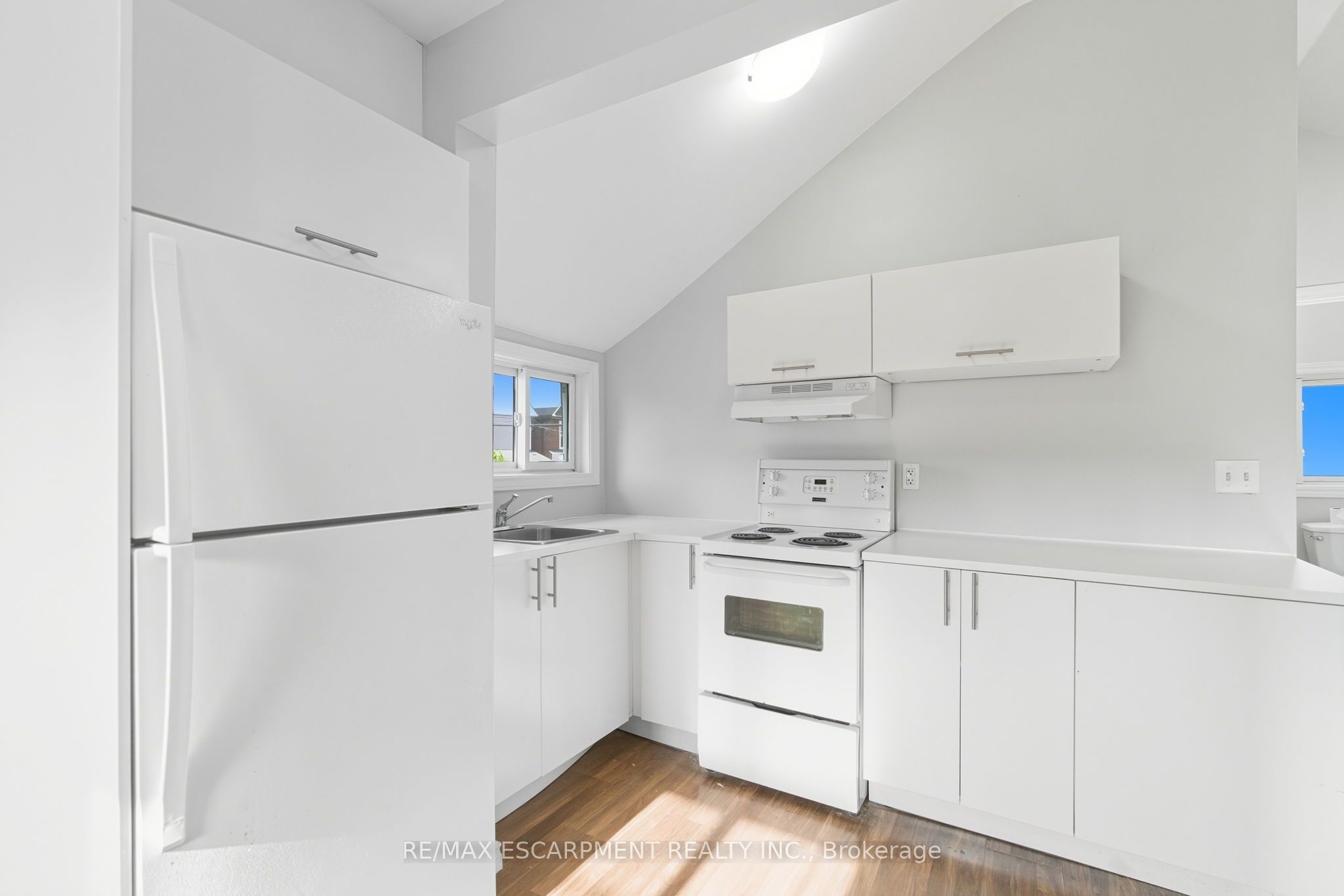 Additional image 5 of 2-2 Windsor Street, Hamilton, ON, L8R 2G8