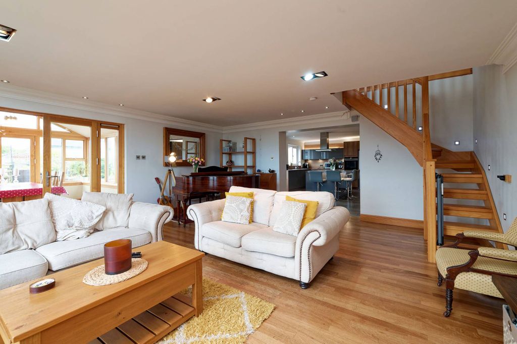 Additional image 3 of 6 bed semi-detached house for saleCoathill Steadings Stirling Road, Cumbernauld, Glasgow G67