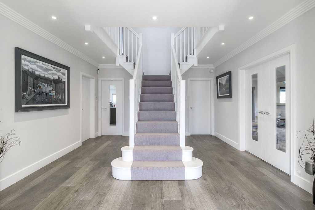 Additional image 2 of 6 bed detached house for saleBelfry Lane, Collingtree Park, Northampton NN4