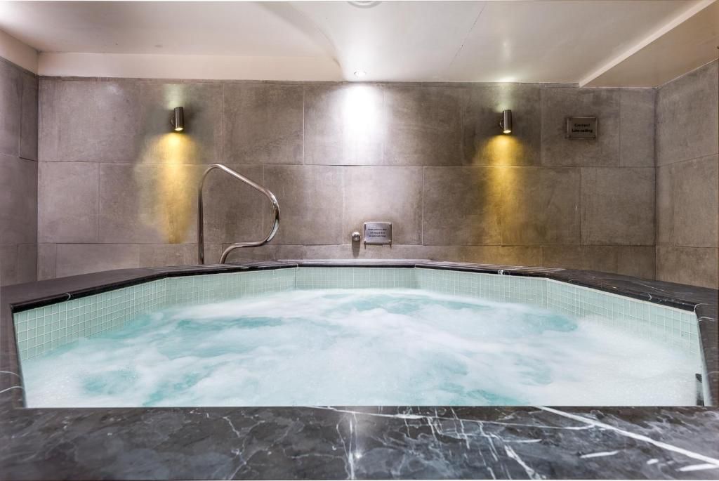 Additional image 8 of 1 Bed Flat, Old Brompton Road, SW7, N1 7GU