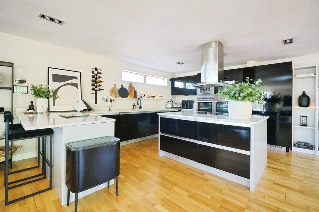 Additional image 6 of 3 bed flat for saleStation Road, Ashby-De-La-Zouch, Leicestershire LE65