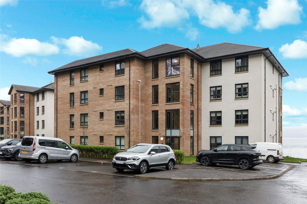 2 bed flat for saleSkelmorlie, North Ayrshire PA17