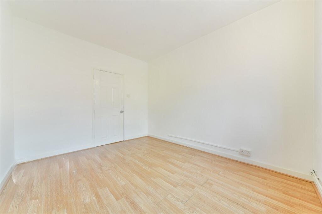 Additional image 3 of 4 Bed Flat, Ravenet Court, SW11, N1 7GU