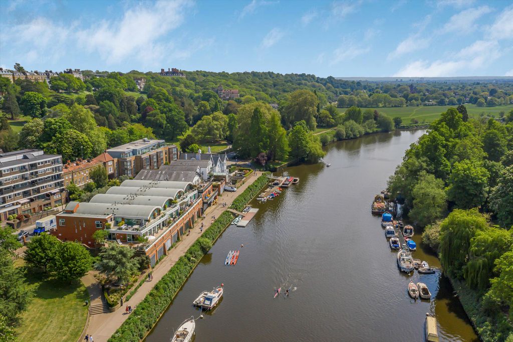 3 bed flat for salePetersham Road, Richmond TW10