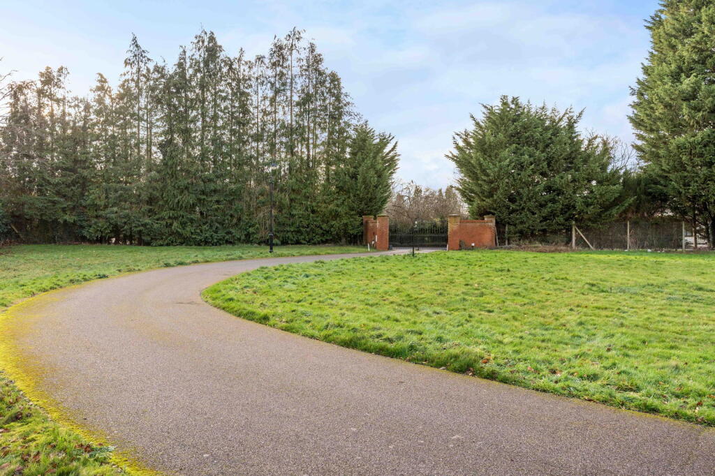 Additional image 44 of Pottersheath Road, Welwyn, AL6 9SY