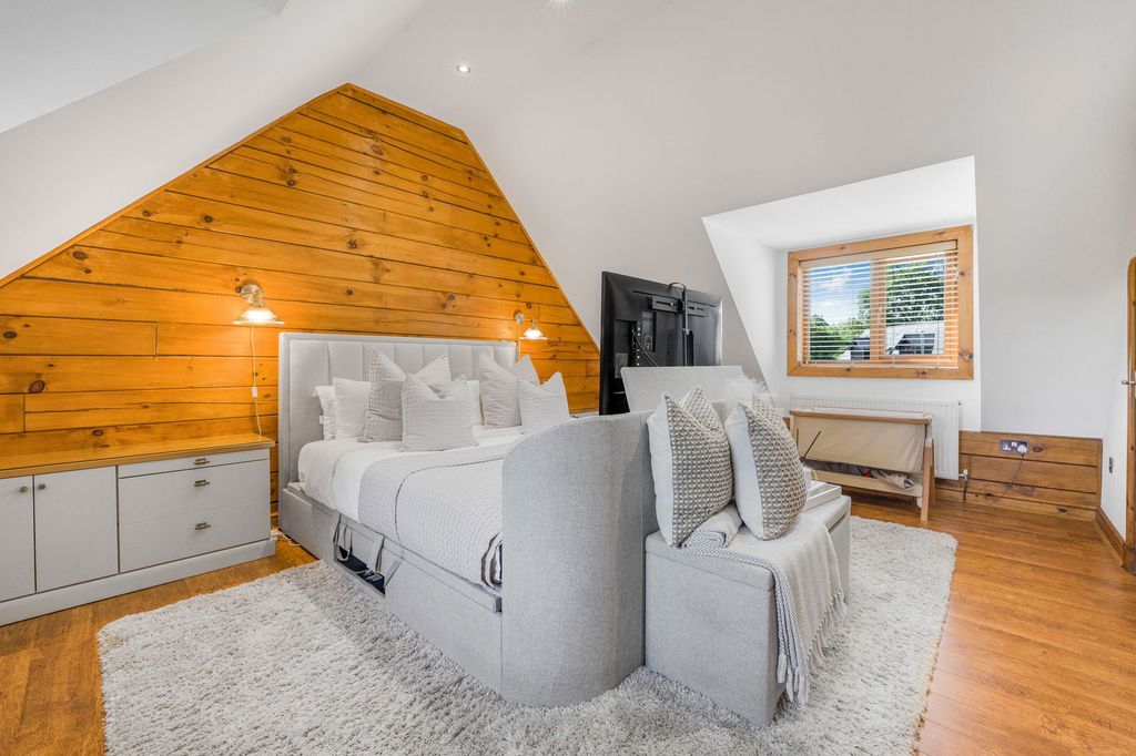 Additional image 21 of 5 bed detached house for saleOakmead Road, Llanharan, Pontyclun CF72