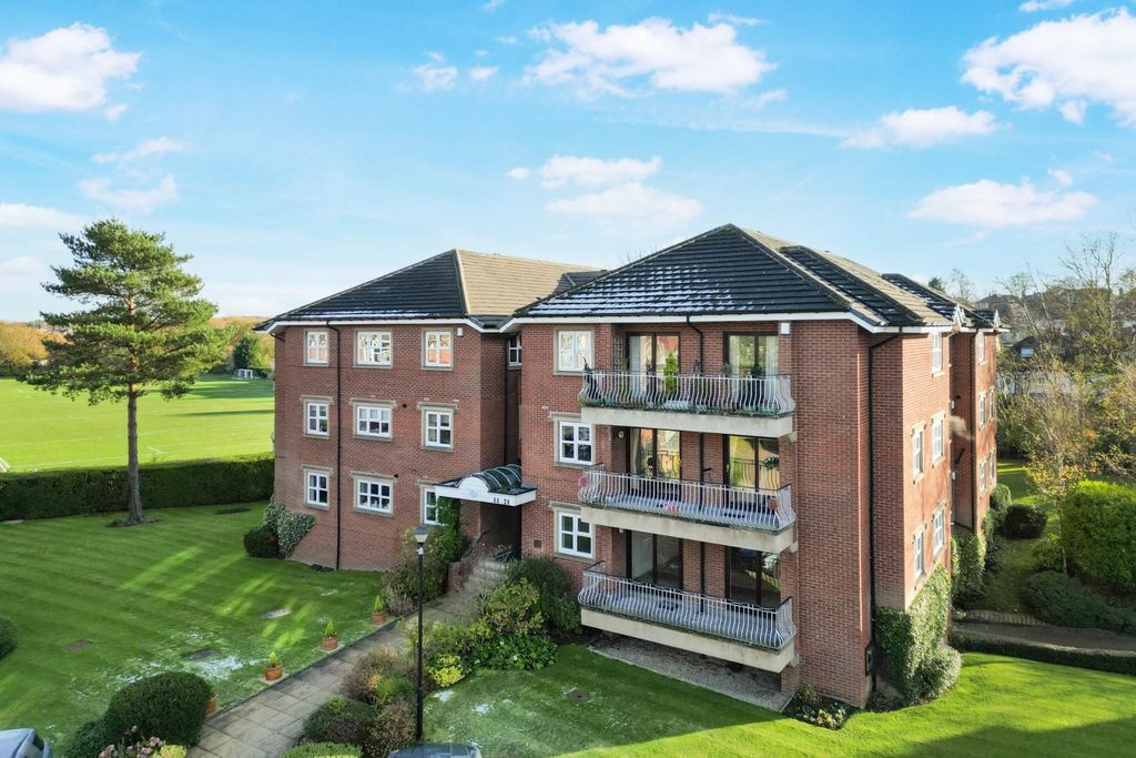 4 bed flat for saleThe Moorings, Harrogate Road, Alwoodley LS17