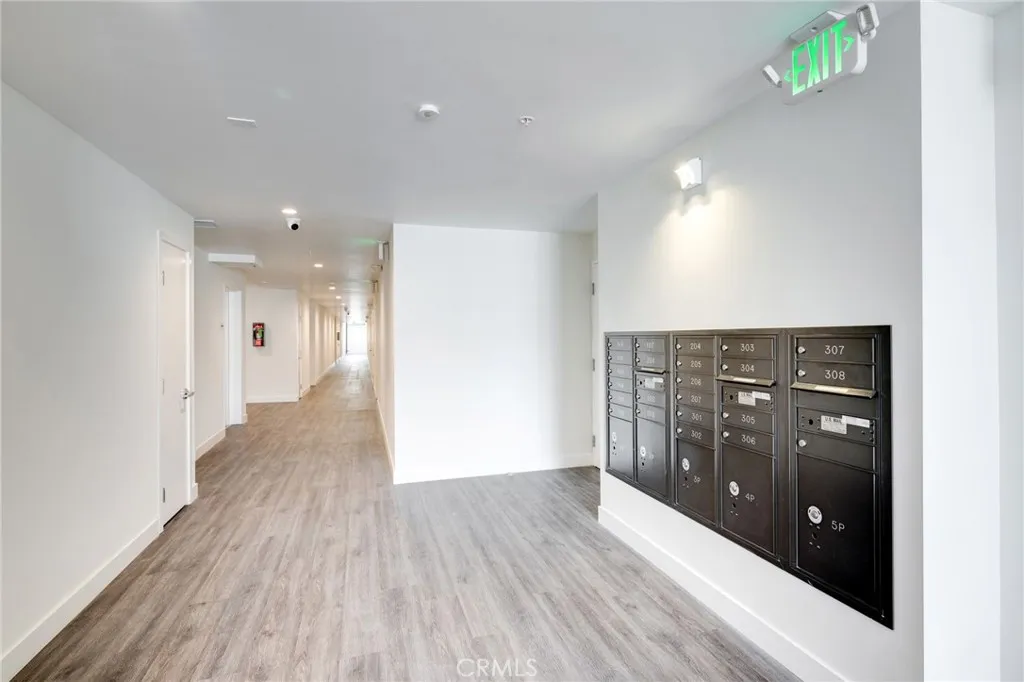 Additional image 3 of 14526 Hartland Street Unit 308, Van Nuys, CA 91405