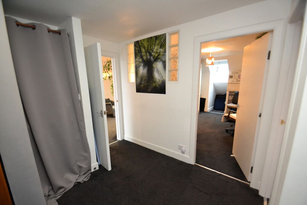 Additional image 18 of 2 bed flat for sale32 Hunterhill Road, Paisley, Renfrewshire PA2