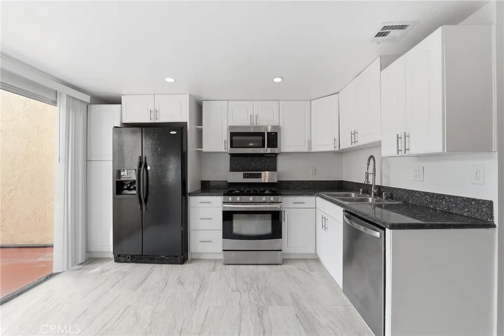 Additional image 39 of 8633 Balboa Blvd Unit 20, Northridge, CA 91325