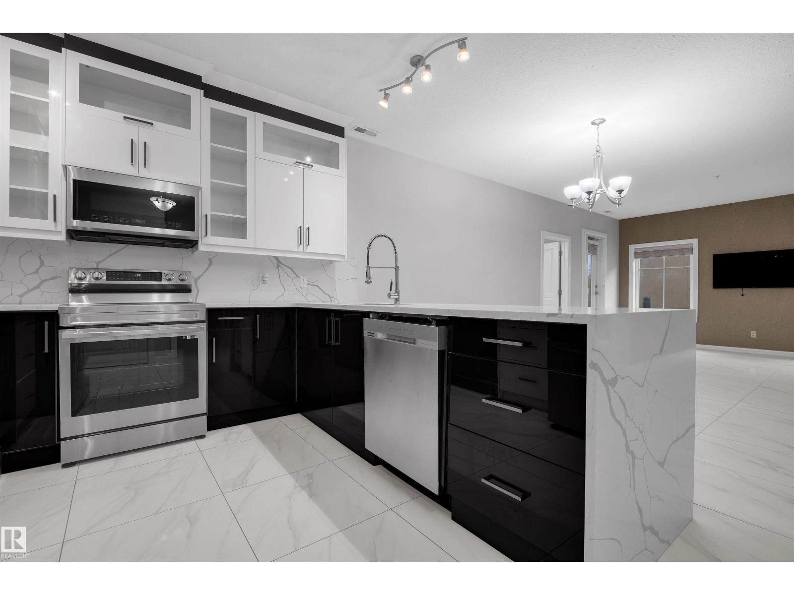 Additional image 6 of 105-160 Magrath Road NW, Edmonton, AB, T6R3T7