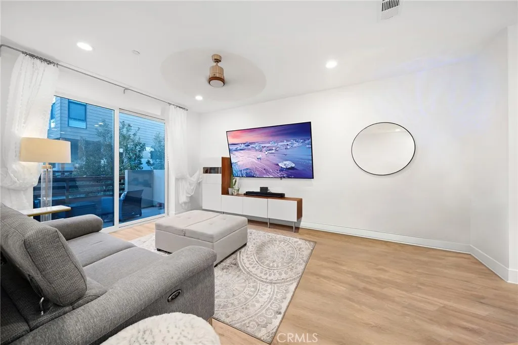 Additional image 14 of 657 Wedge, Costa Mesa, CA 92627