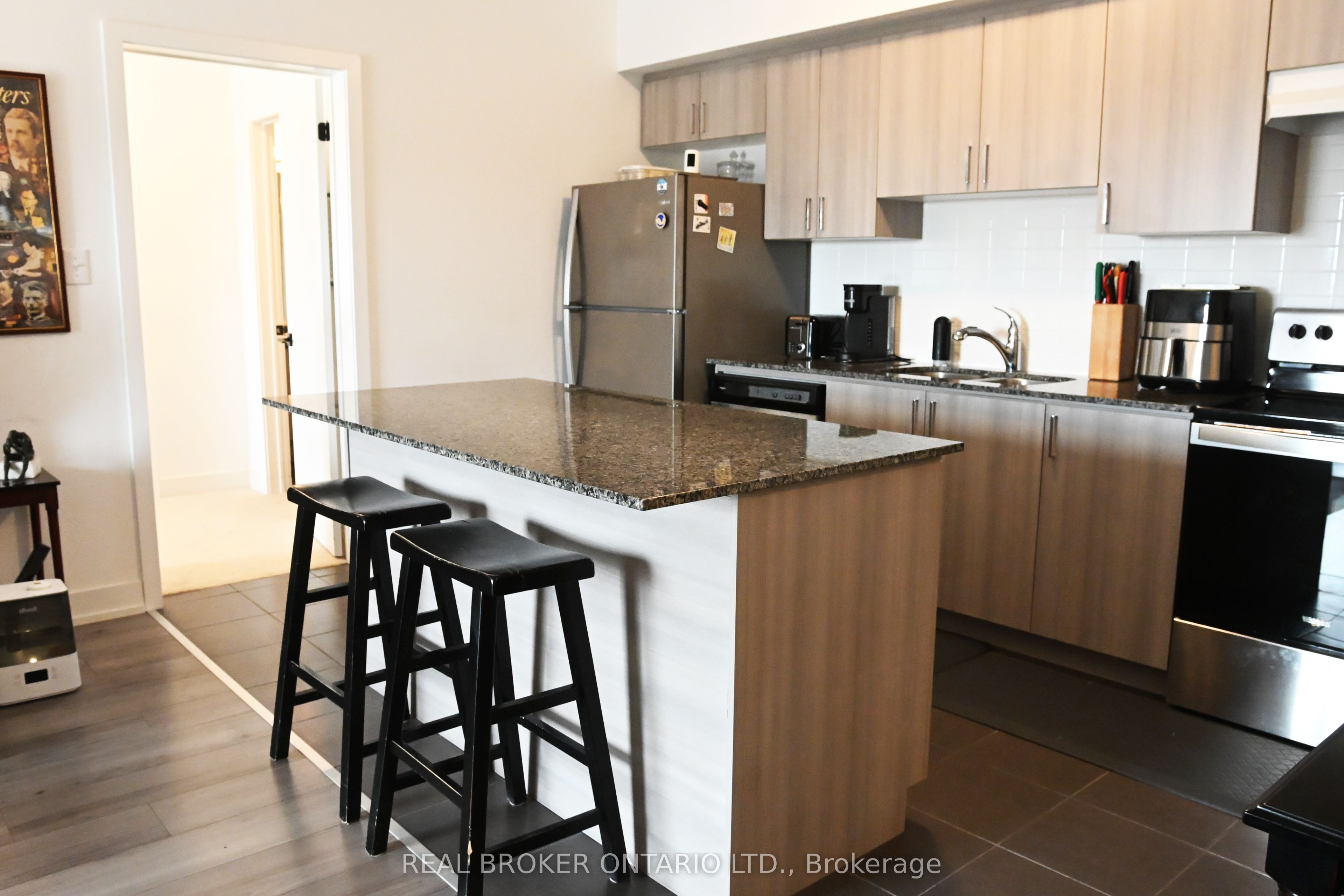 Additional image 5 of 204-4 Spice Way, Barrie, ON, L9J 0M2
