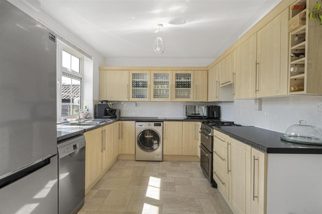 Additional image 4 of Barnfield Road, Welwyn Garden City